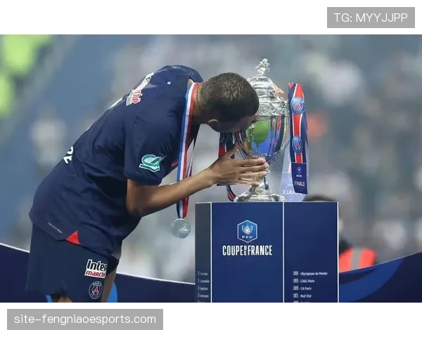 那不勒斯600万欧年薪邀戴维，盼免签法甲锋霸补强火力